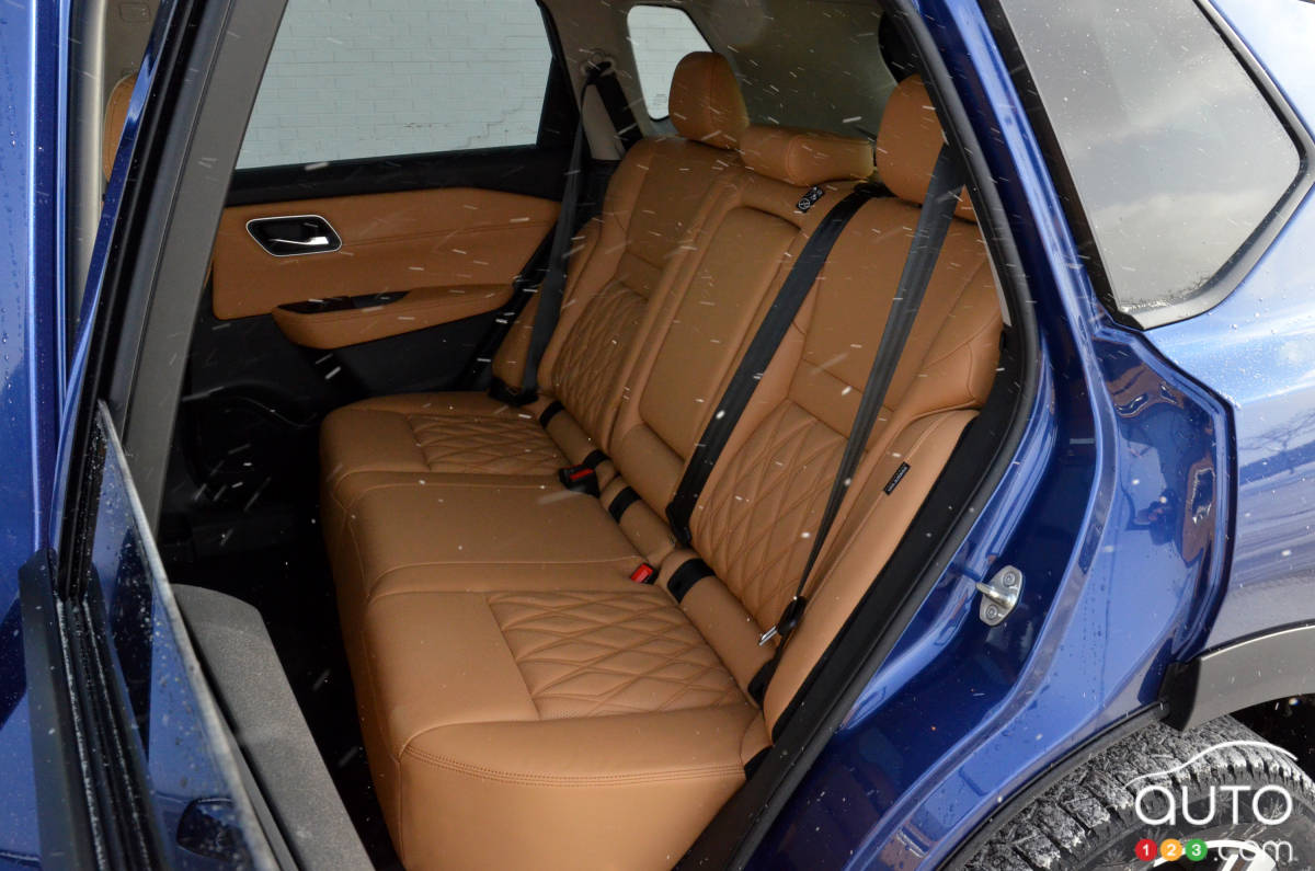 Nissan Rogue 2021, deuxième rangée de sièges